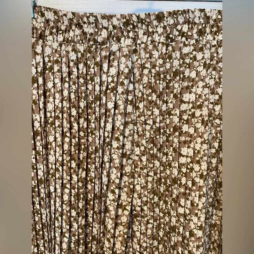 Tan Floral Pleated Maxi Skirt - Picture 3 of 3